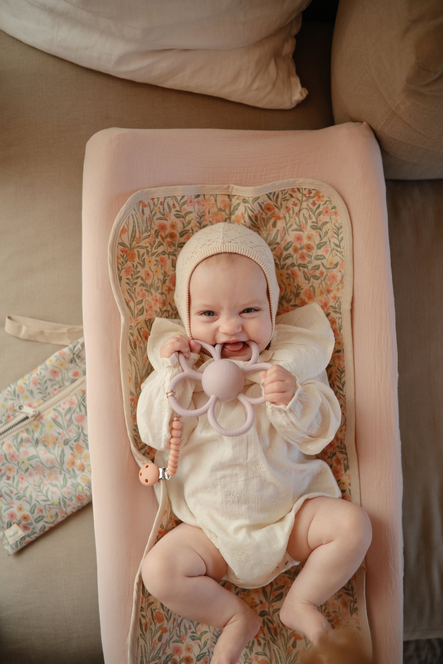 Daisy Rattle Teether - Dusty Rose